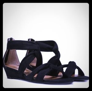Report "Jenny" Wedges
